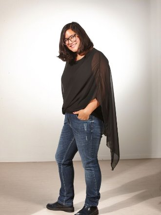 Oversize-Bluse und Jeans