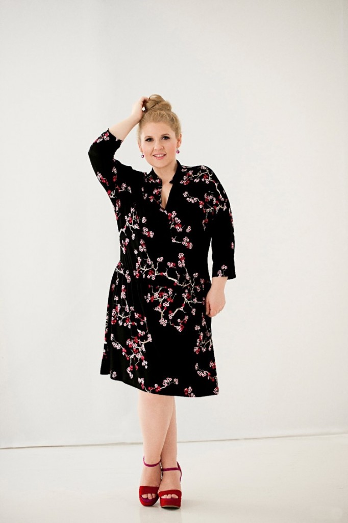 Kleid mit floralem Muster in grossen Groessen