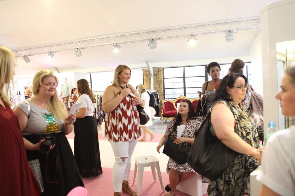 Entdecke erste Bilder von der curvy Messe in Berlin!