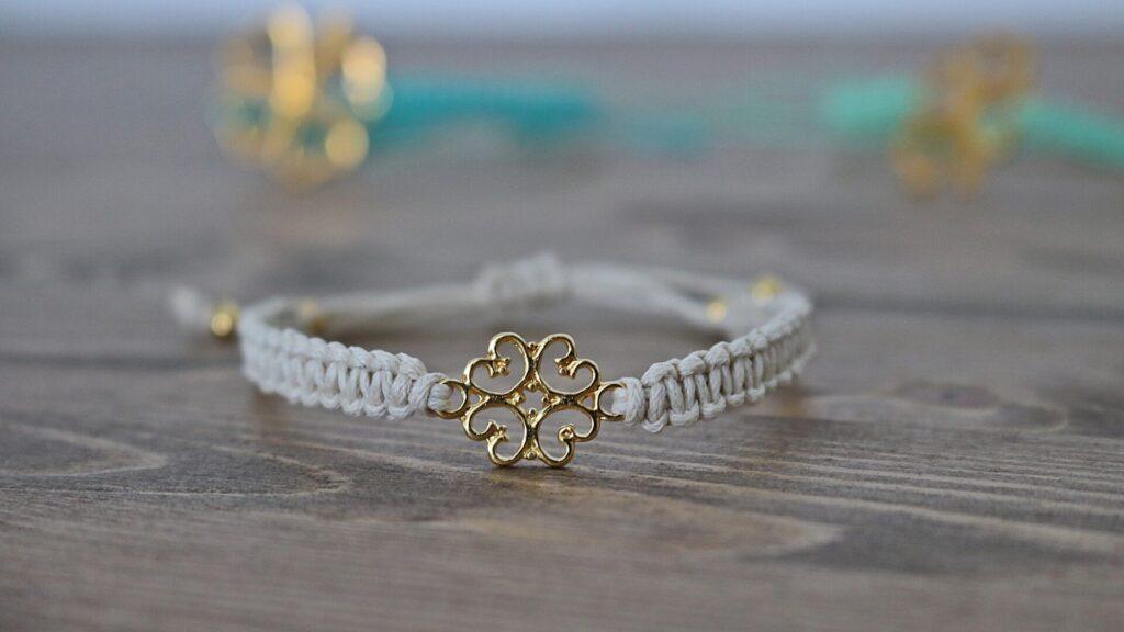 Makramee DIY Armband einfach selbst machen!