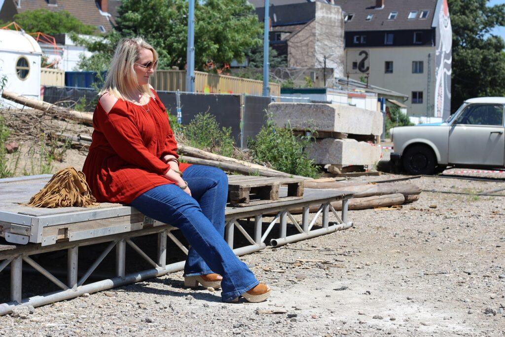 Denim Outfits hier auf incurvy shoppen - mit Tipps und Tricks!