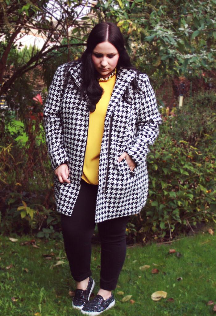 Farbe im Herbst macht gute Laune. Jetzt bunte Mäntel entdecken!