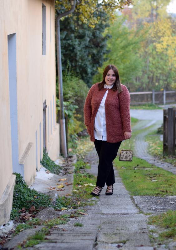 So kombinierst Du eine Bluse und hast 3 Outfits!