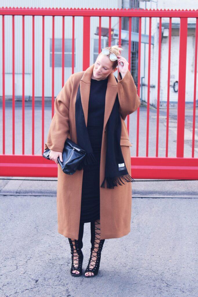 Plus Size Mantel und Styling-Tipps auf incurvy!