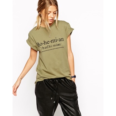 ASOS - Boyfriend-T-Shirt mit Bohemian-Print - Khaki 