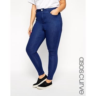 ASOS CURVE - Exclusive - Enge Jeans aus Stretch-Denim - Indigo 