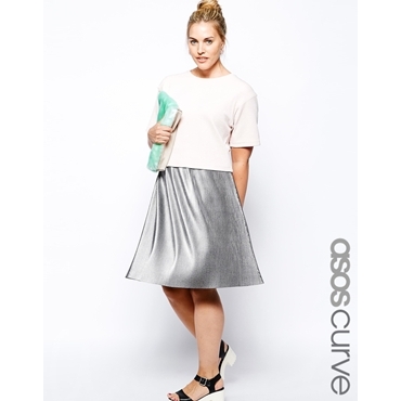 ASOS CURVE - Faltenrock in Midilänge mit Metallic-Design - Silber 