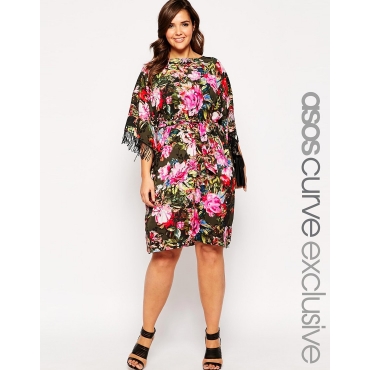 ASOS CURVE - Kimonokleid mit Fransen und Blumenmuster - Mehrfarbig 