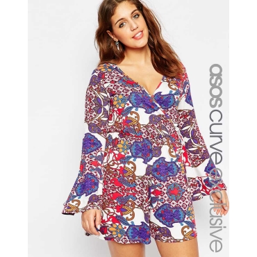 ASOS CURVE - Kurzer Overall mit Druckmuster im Stil der 70er und Glockenärmeln - Mehrfarbig 