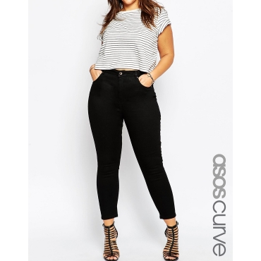 ASOS CURVE - Ridley - Knöchellange Jeans in reinem Schwarz - Schwarz 