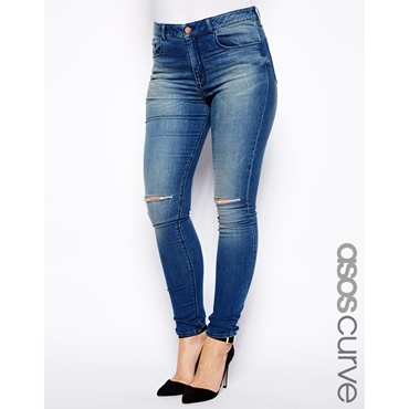 ASOS CURVE - Ridley - Röhrenjeans in mittlerer Waschung mit zerrissenem Knie - Blau 
