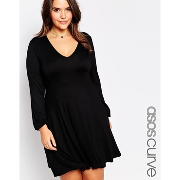 ASOS CURVE - Schwingendes Kleid mit Glockenärmeln im Stil der 70-er Jahre - Schwarz 