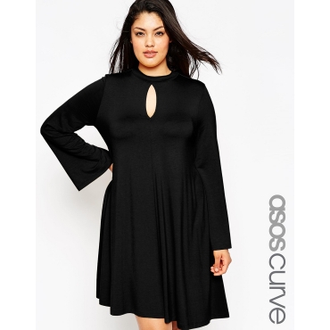 ASOS CURVE - Swingkleid mit Schlüssellochdesign und ausgestellten Ärmeln - Schwarz 