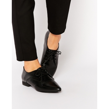 ASOS - MARA - Spitze, flache Schuhe aus Leder - Schwarz 