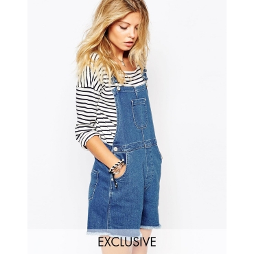 Northmore - Kurze Festival-Latzhose aus Denim mit ausgefranstem Saum - Mittelblau 