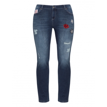 Destroyed-Jeans mit Patches 