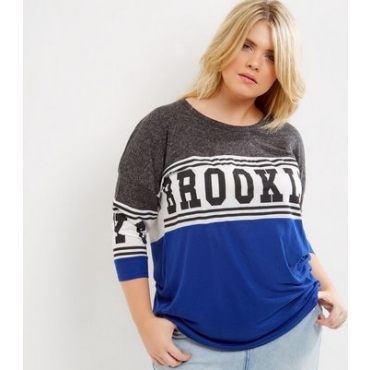 Curves – Blaues T-Shirt mit 3/4-Ärmeln und „Brooklyn”-Aufdruck 