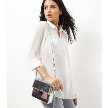 Silberfarbene Metallic-Schultertasche 