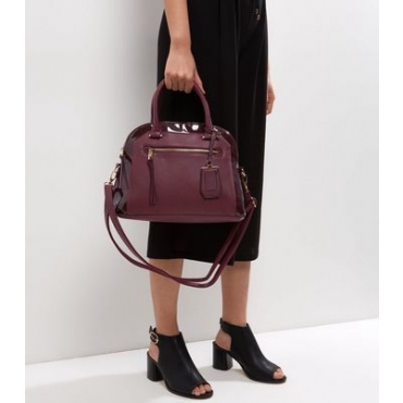 Weinrote Henkeltasche mit Lacklederbesatz 