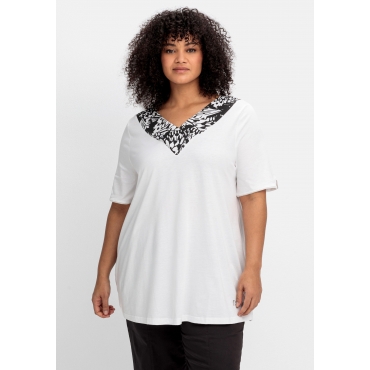 Shirt in A-Linie, mit breiter Blende am V-Ausschnitt, weiß bedruckt, Gr.40/42-56/58 